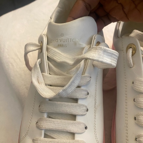 Authentic Louis Vuitton sneakers - Picture 4 of 10